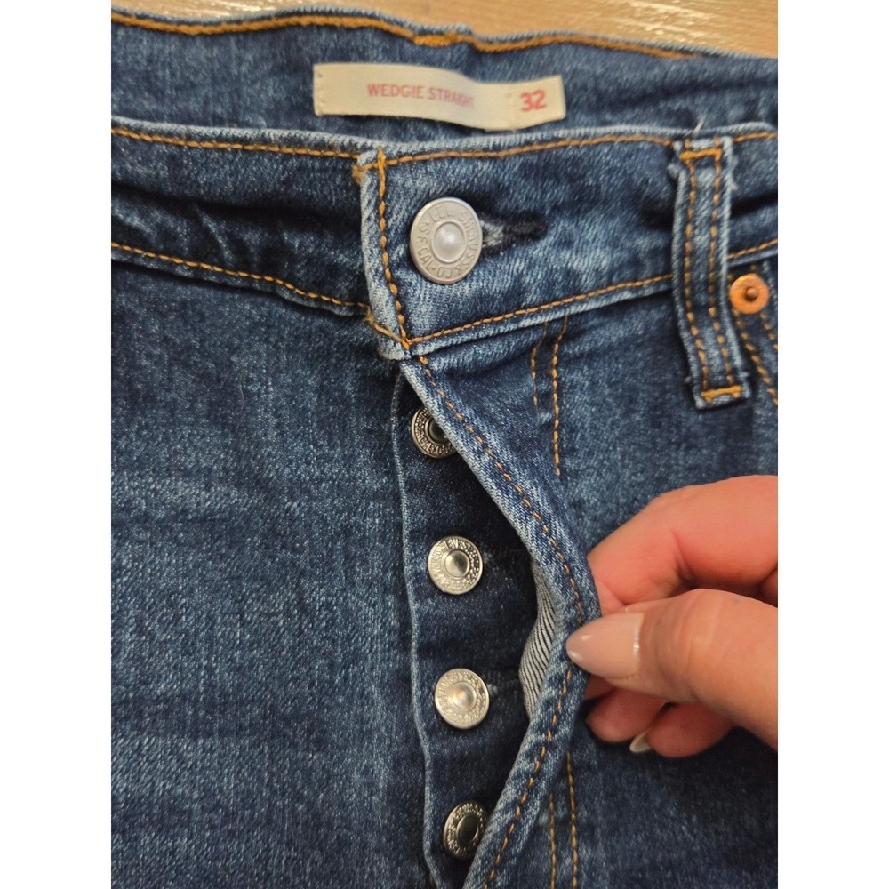 Levis Wedgie Straight Jeans Womens 32x28 Medium Wash Blue Button Edgy Norm Indie - Picture 4 of 7